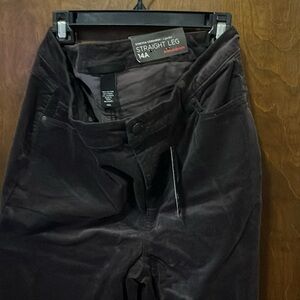 Avenue Corduroy Pants
Size 14 AV = Average 
Brown